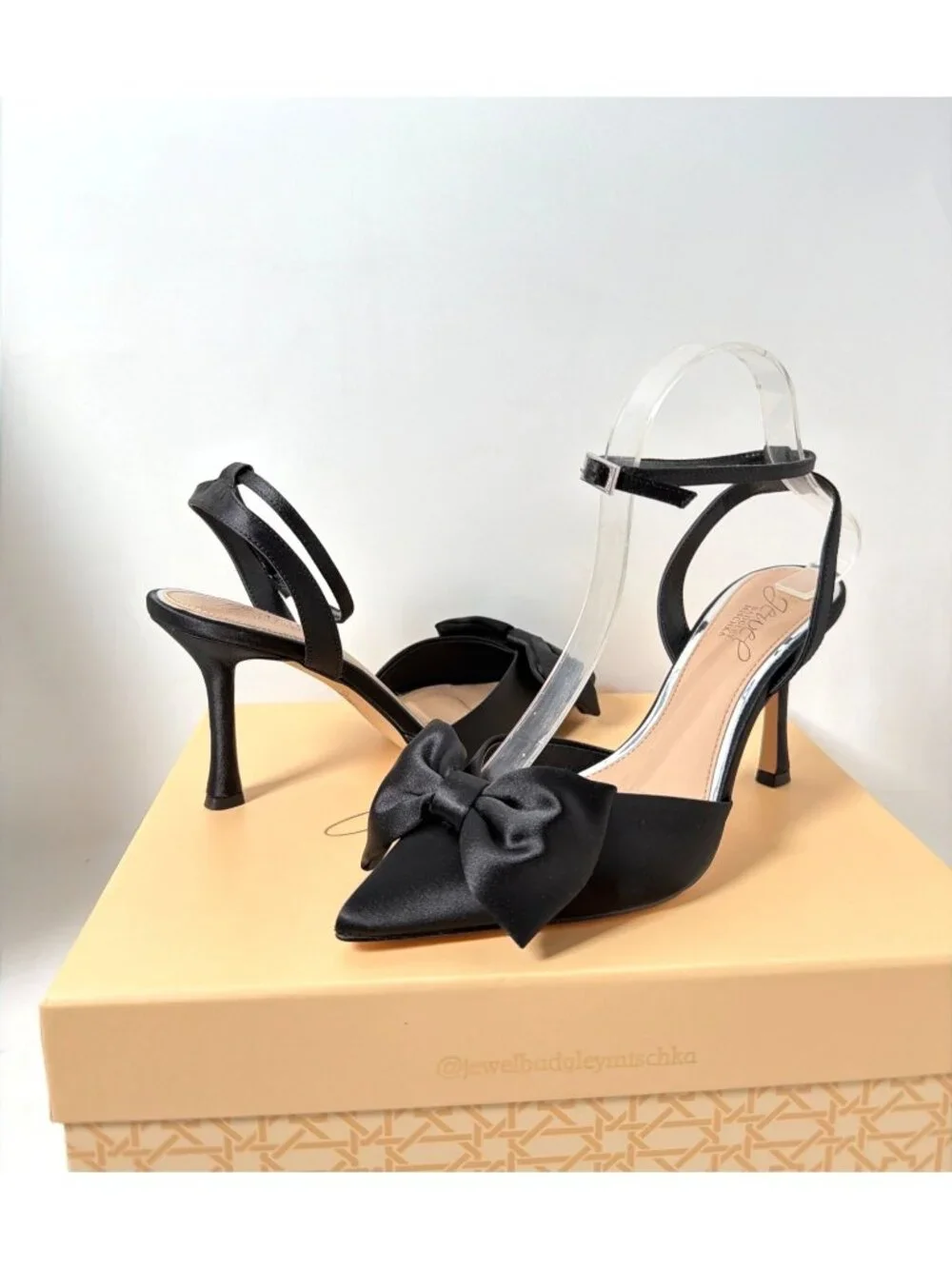 Jewel Badgley Mischka Yanna Womens Black Satin Bow Pointed Toe Heels Size 6.5